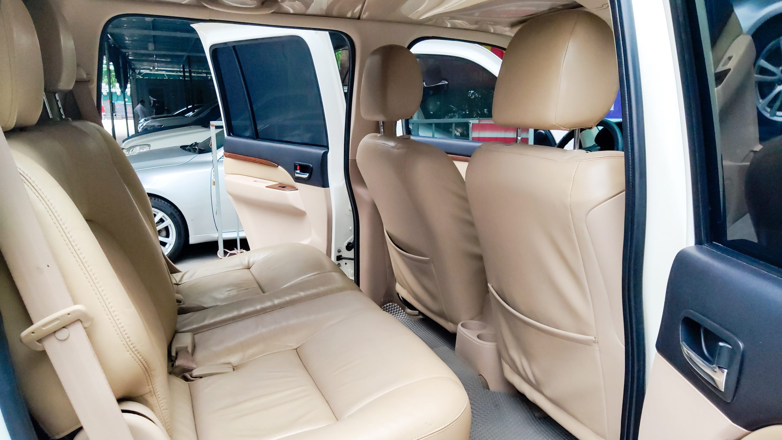 Mercedes Benz GLC300-13